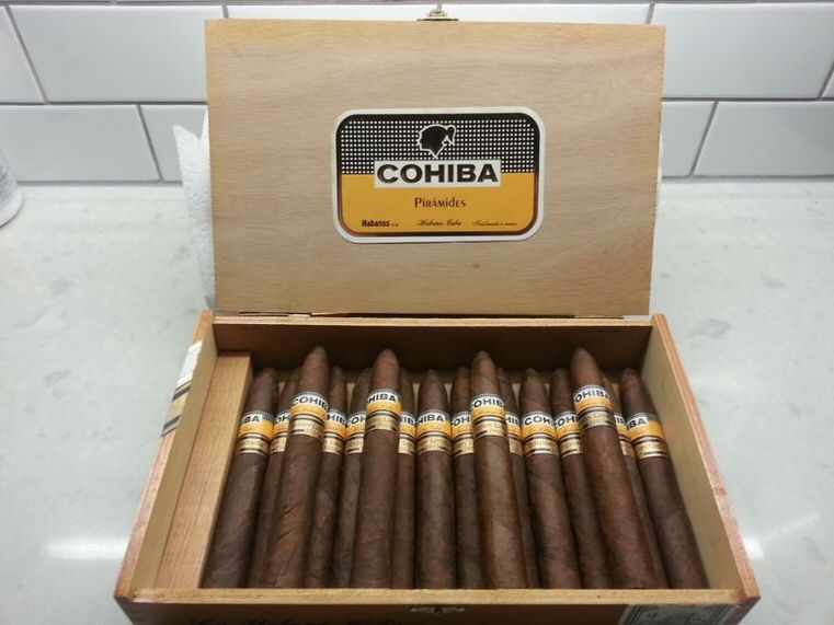 2001 Edicion Limtada Cohiba Piramides