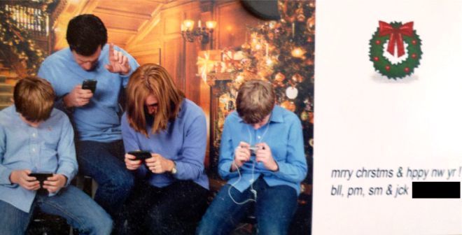 funny-christmas-cards-family-texting.jpg