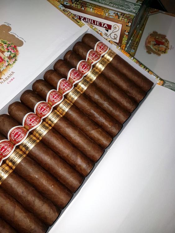 Romeo y Julieta Wide Churchill HQ NOV 16.jpg