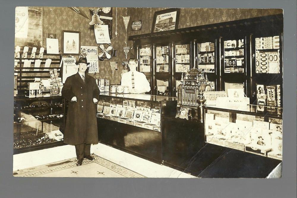 Martin Bros. cigar store, Waterloo IA, 1915.jpg