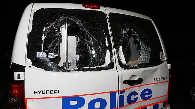 531968-beddoes-st-holland-park-police-car-damaged.jpg