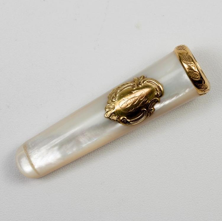 7-28-17-French-Mother-of-Pearl-and-18K-Gold-Antique-Cigar-Holder.jpg
