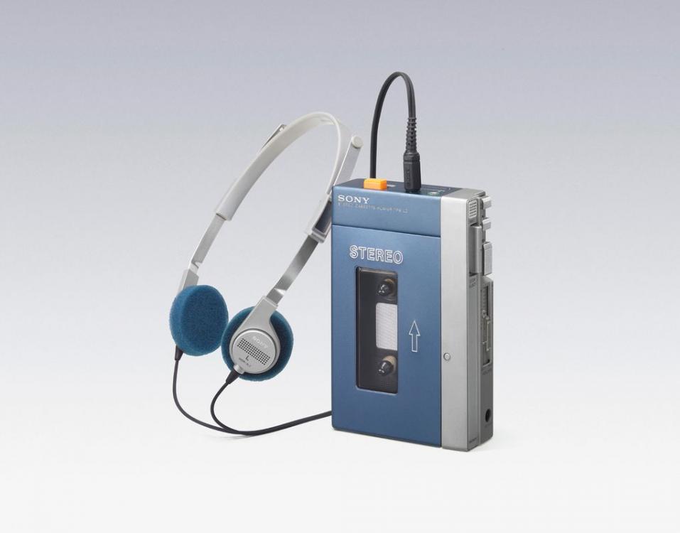 walkman.thumb.jpg.d55270b0bf1a20c502a942b8f4c78499.jpg