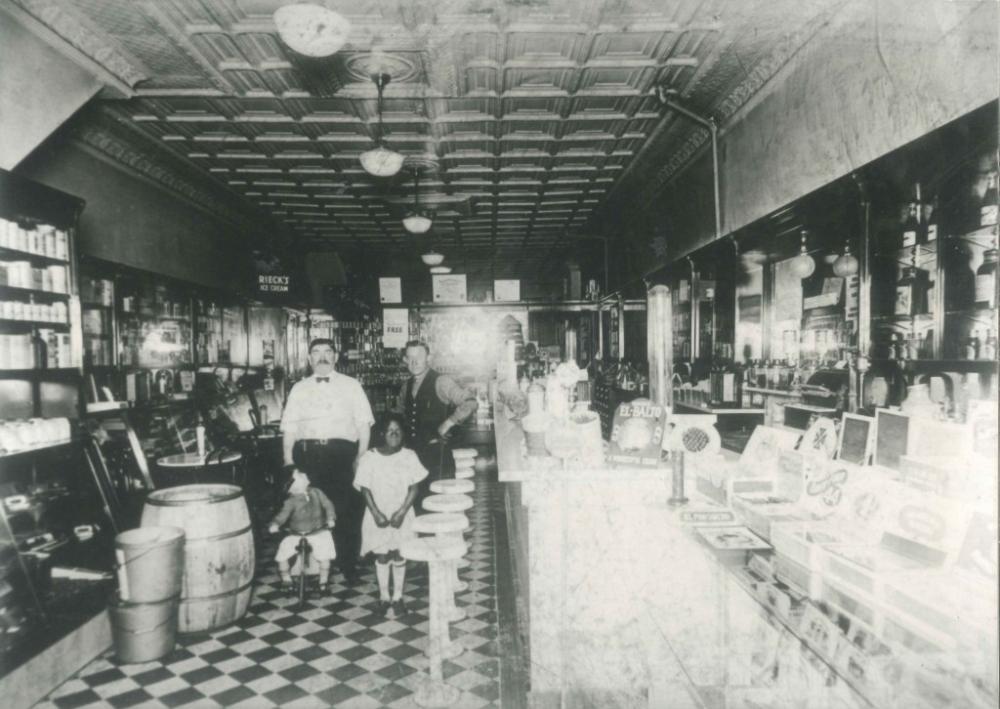 Hepps-Pharmacy-406-Dixon-St.-1922-1024x726.jpg