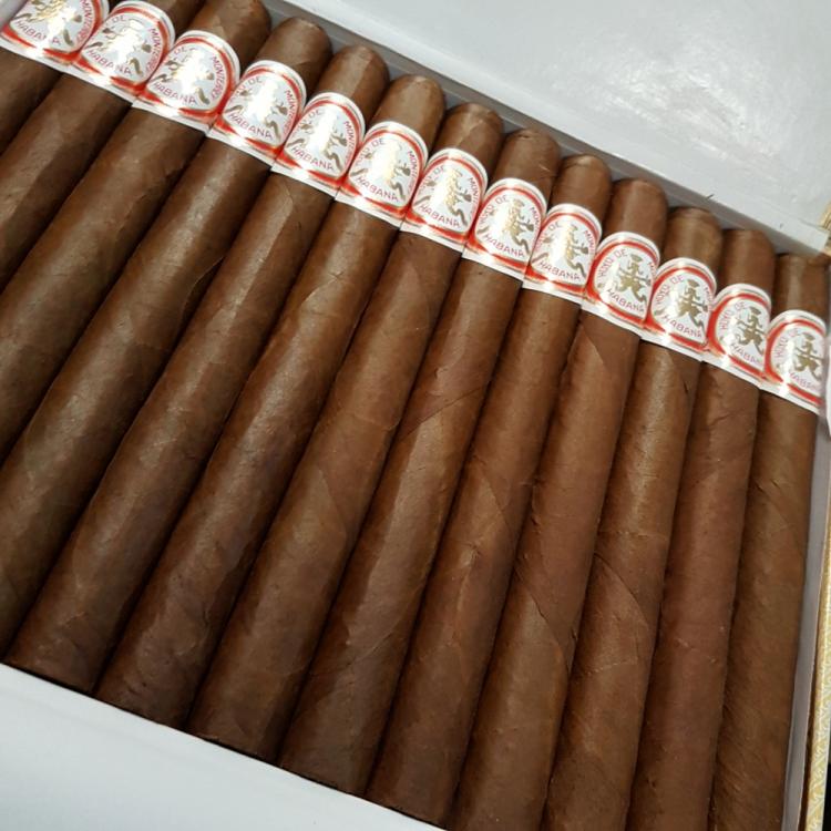 Hoyo de monterrey double corona HQ JUL 17 .jpg