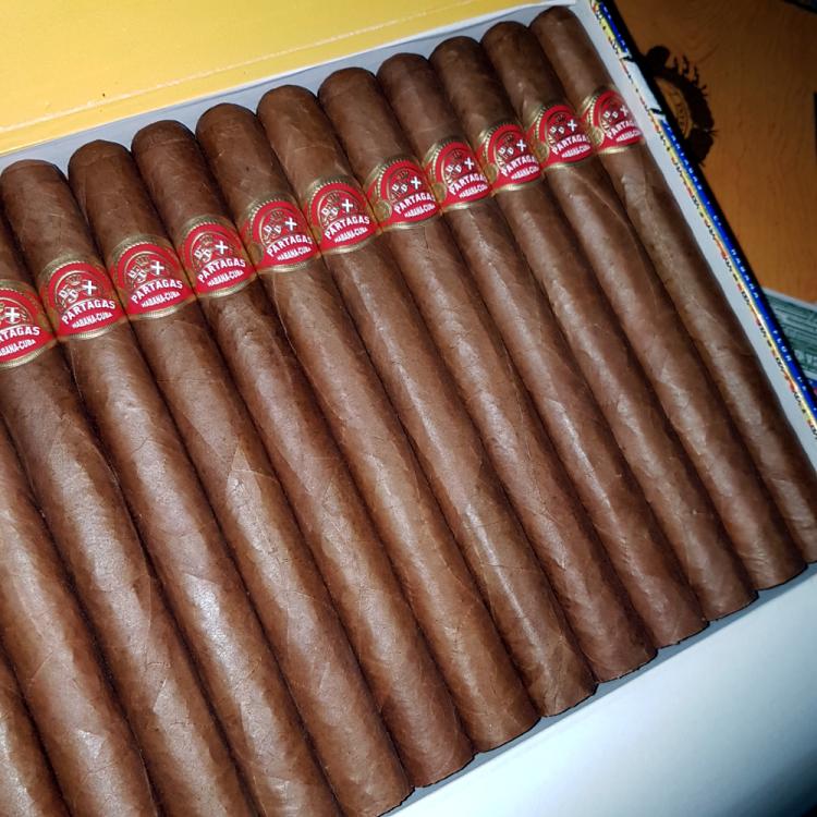Partagas Lusitania 25 2 MAY 17.jpg