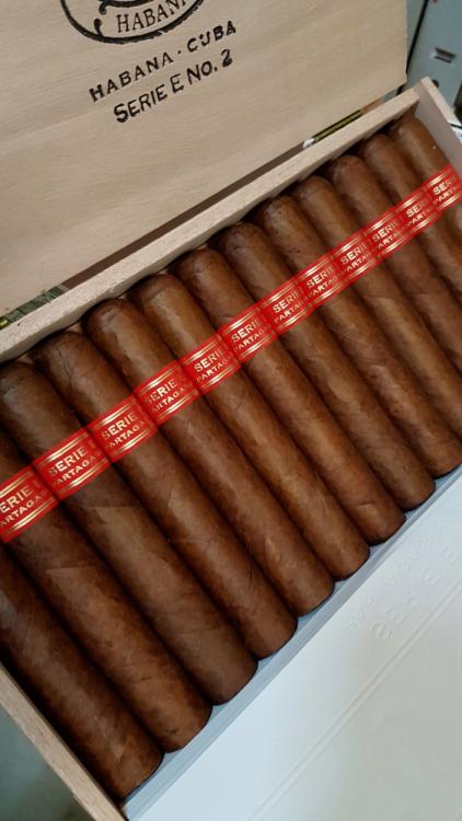 Partagas Serie E2 OCT 17.jpg