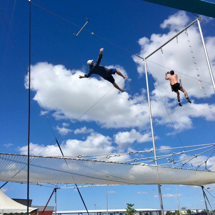 Trapeze.thumb.jpg.250b99483fe25bdf2ab4a7f2569714ba.jpg