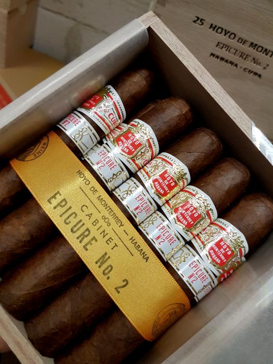 Hoyo de Monterrey Epicure Number 2 PSP JUL 18.jpg
