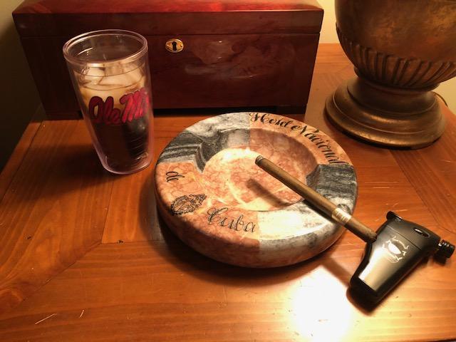 cigar.jpg.024b7fe13447214e21b17bac56444443.jpg