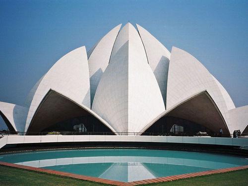 Symmetry-Lotus_Temple-20000000001587794-500x375.jpg.064b0104b5fabb149bd4211d1150267e.jpg