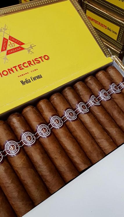 Montecristo Media Corona PSP SEP 18.jpg