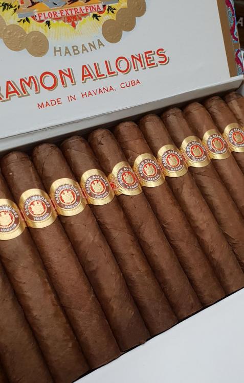 Ramon Allones Small Club Corona. OCT 18.jpg