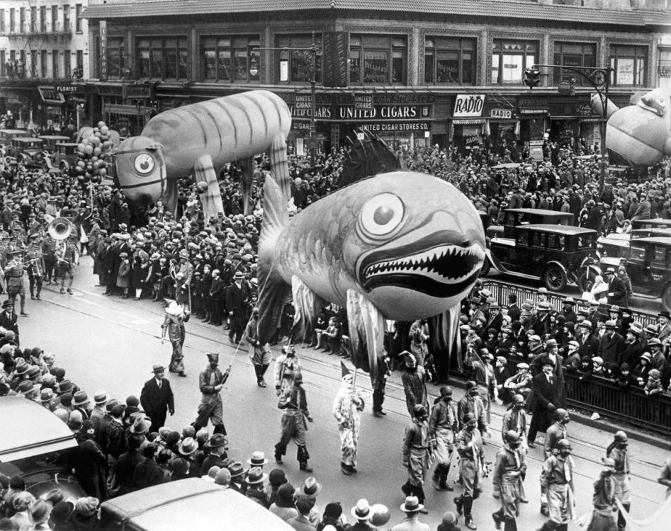 http_%2F%2Fa.amz.mshcdn.com%2Fwp-content%2Fuploads%2F2015%2F11%2Fmacysparade-2.jpg