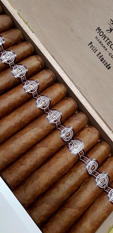 Montecristo Petit Edmundo PSP JAN 19.jpg