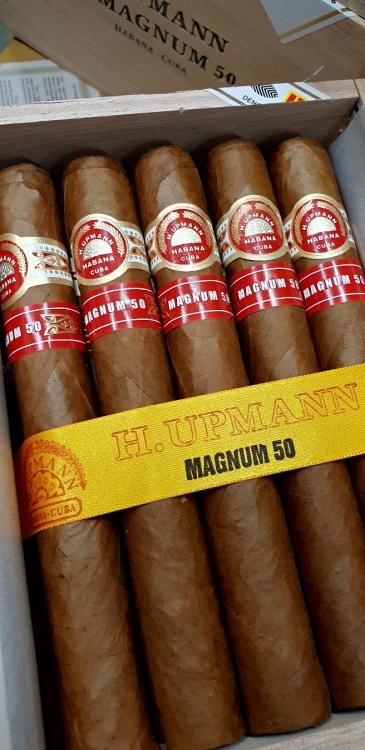 H. Upmann magnum 50 PSP JA 19.jpg