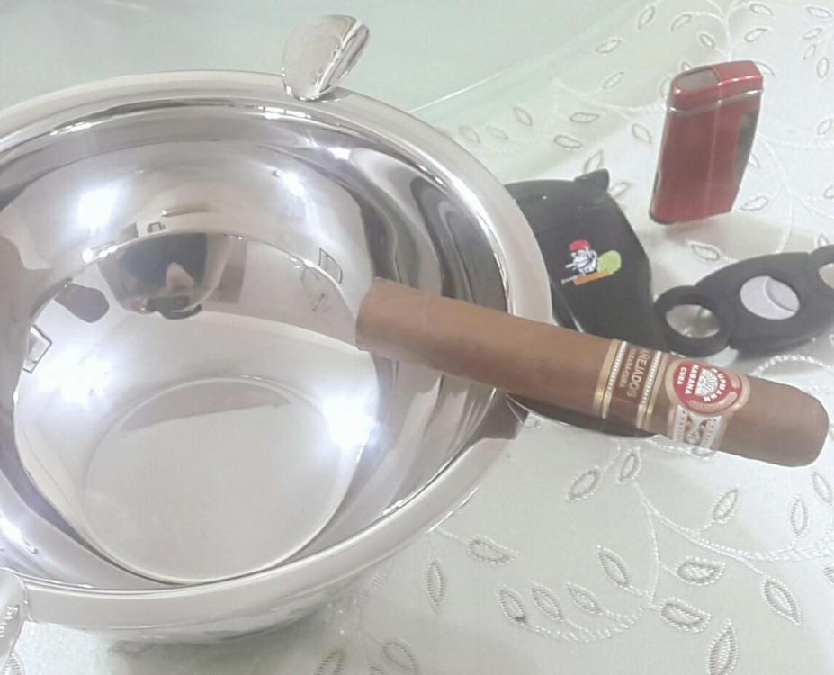 H. Upmann Robustos Añejados