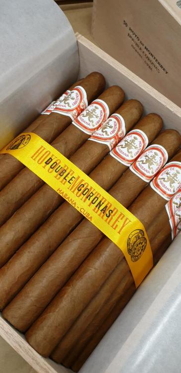 Hoyo De Monterrey Double Corona 50 cab HQ MAY 19.jpg