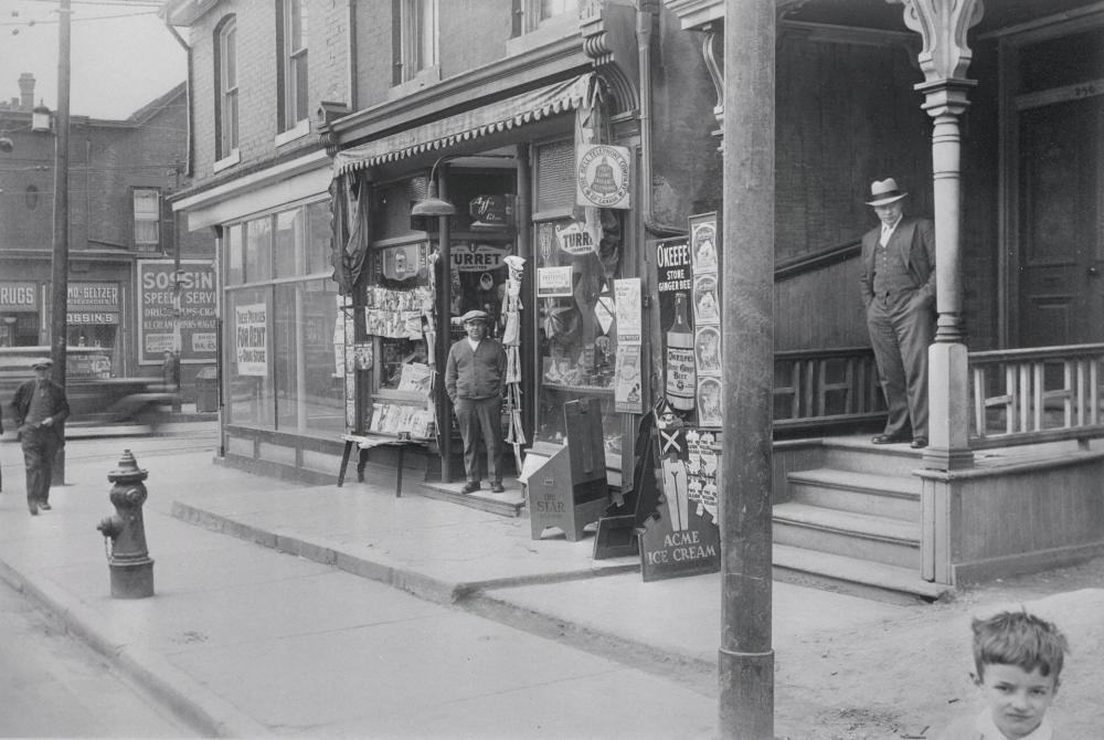 1935-Samuel-Davis-Cigar-Store(Bathurst-Dundas).thumb.jpg.95bb433045c0dfc366977ce4e6135083.jpg