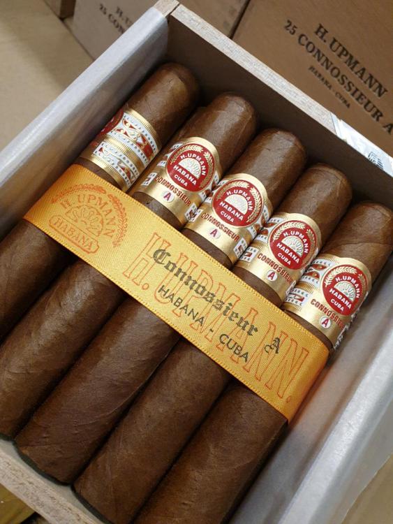 H. Upmann Connoisseur A AGO 18 PSP.jpg