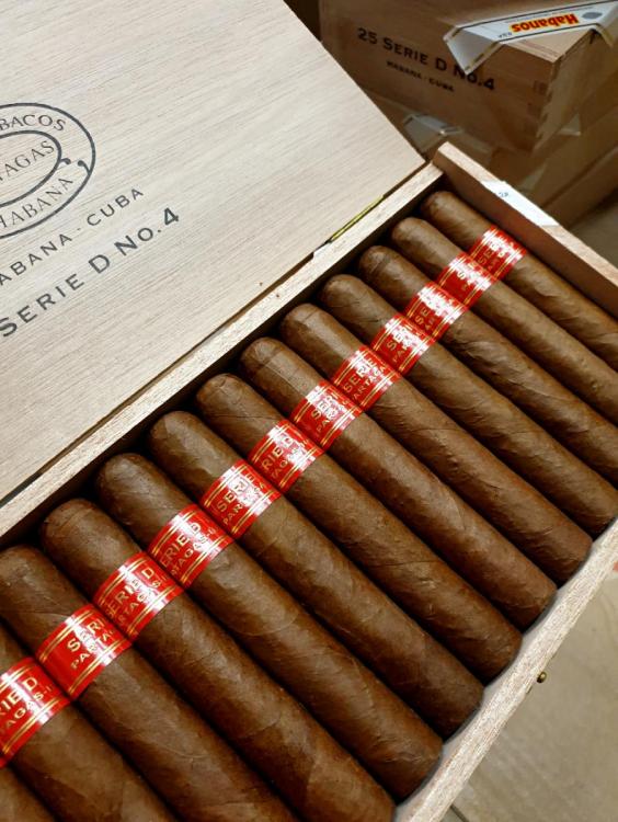 Partagas Serie D Number 4 CL AGO 19.jpg