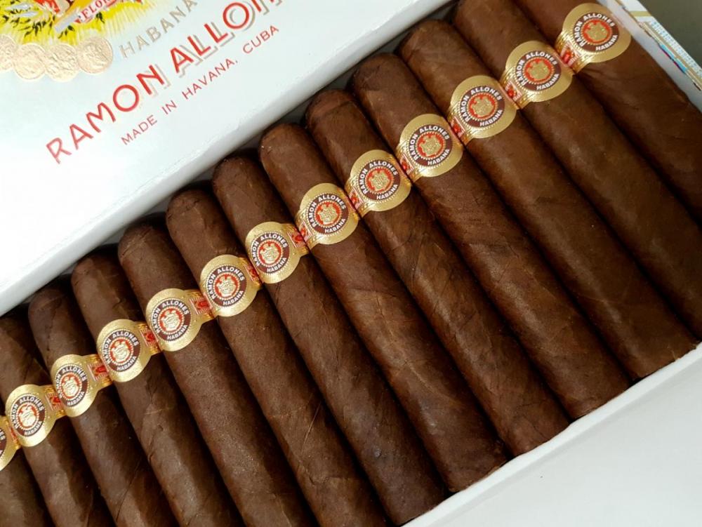 Ramon Allones Specially Select MAY 18.jpg