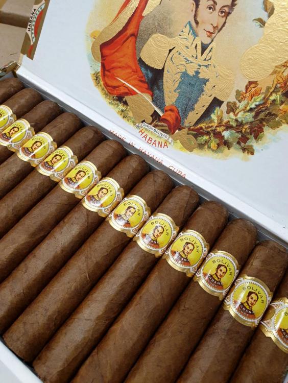 Bolivar Royal Corona PCC Aged..jpg