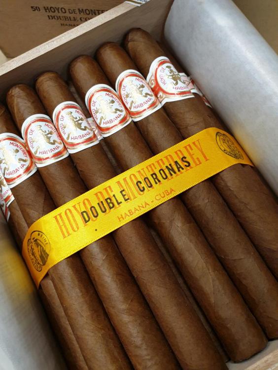 Hoyo de Monterrey Double Corona Cab PSP SEP 19.jpg