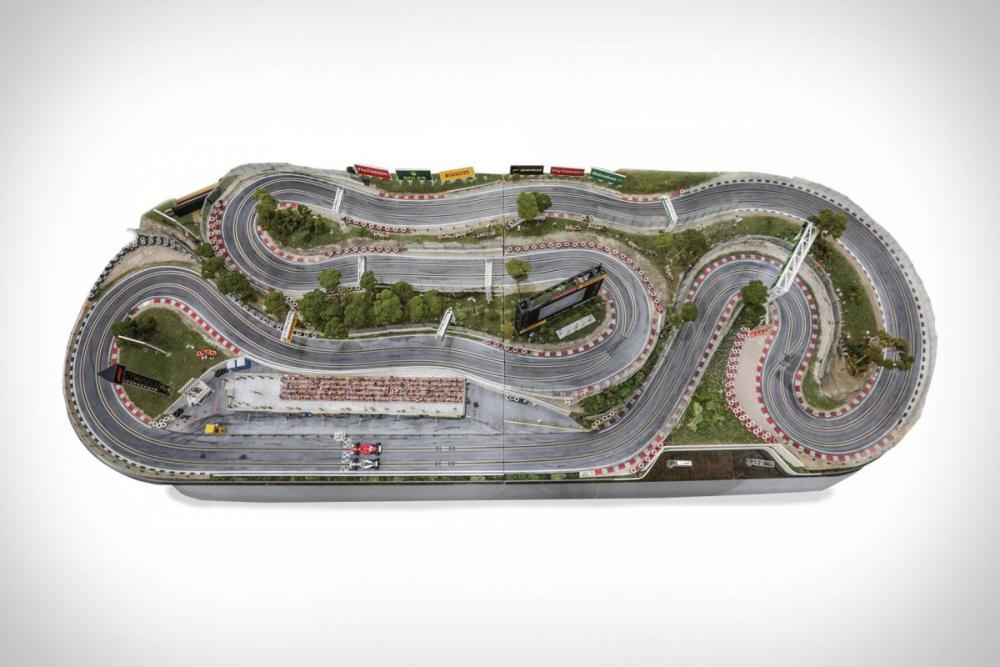 formula-1-slot-car-track-2.jpg