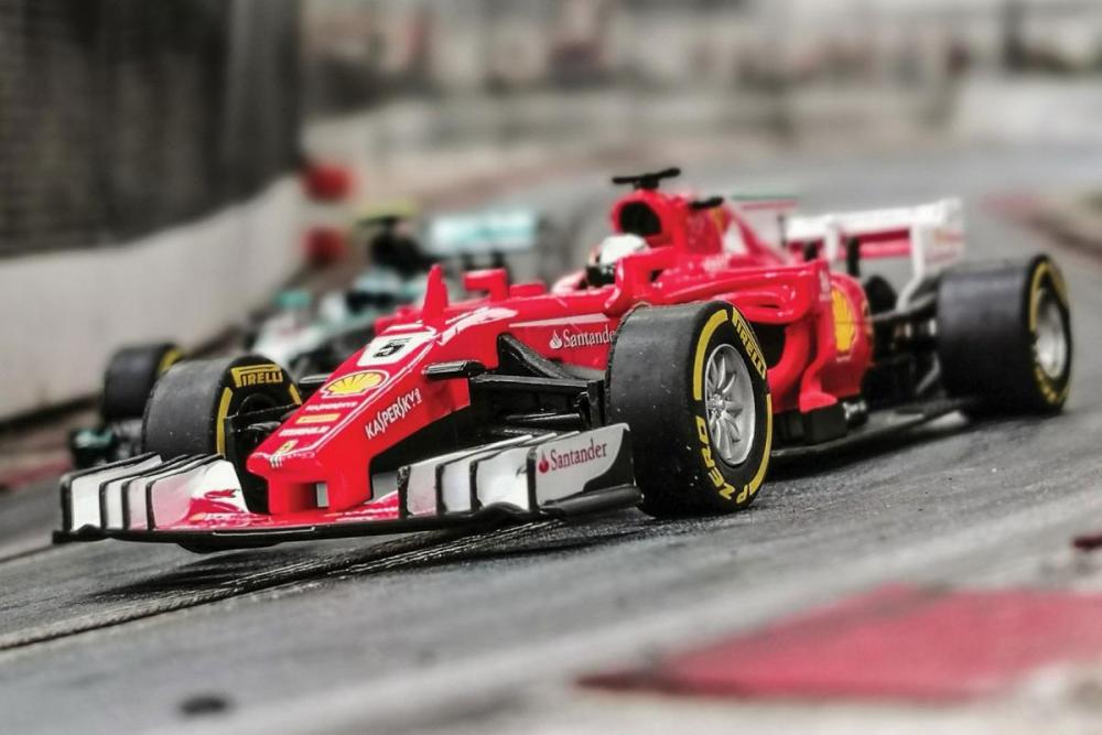 formula-1-slot-car-track-3.jpg