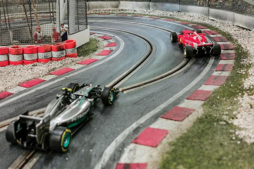 formula-1-slot-car-track-4.jpg
