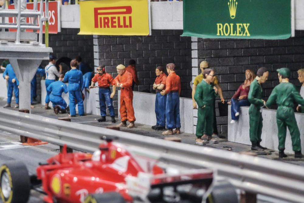 formula-1-slot-car-track-5.jpg