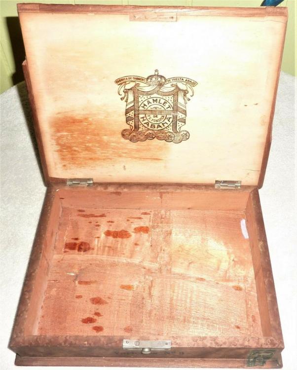 VINTAGE-ANTIQUE-WOOD-F-E-FONSECA-CIGAR-BOX-_57 (2).jpg