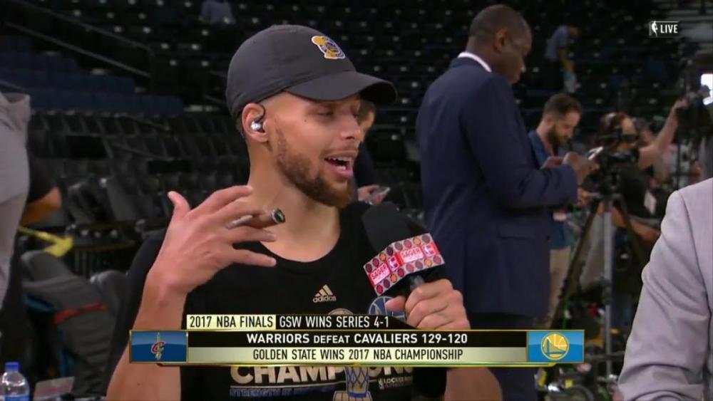 1638492774_StephenCurry.thumb.jpg.fcd58d9f3d6f59938d82f9c74296f65d.jpg