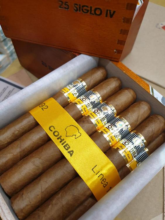 Cohiba Siglo IV PSP JAN 90 .jpg