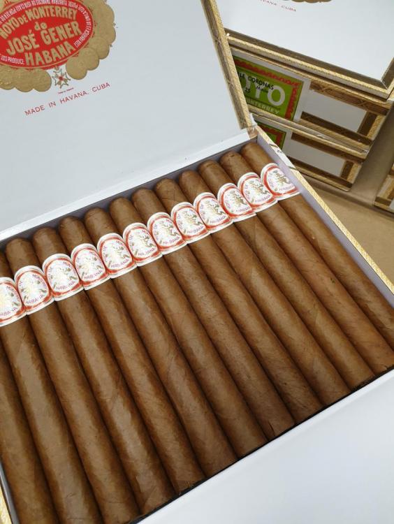 Hoyo De Monterrey Double Corona HQ FEB 20.jpg