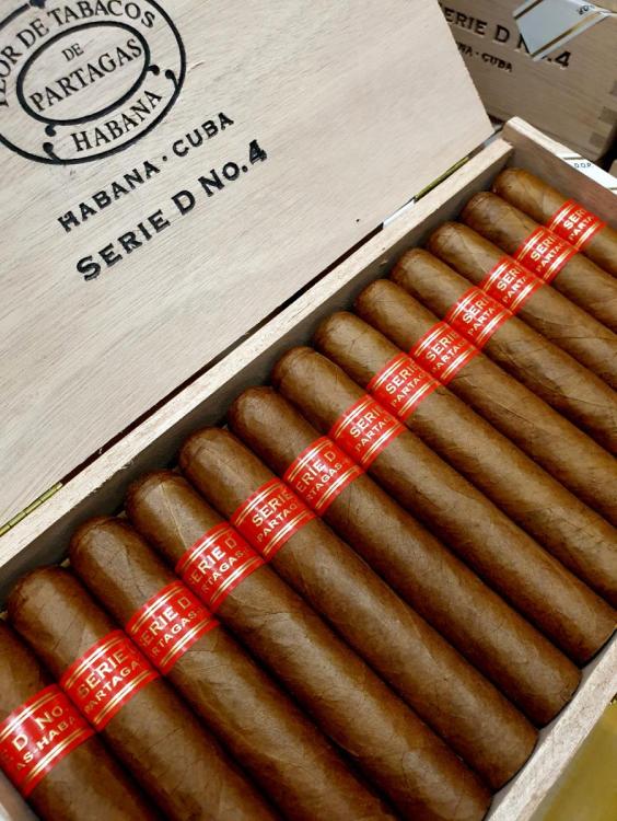 Partagas Serie D Number 4 PSP JUL 19 (2).jpg