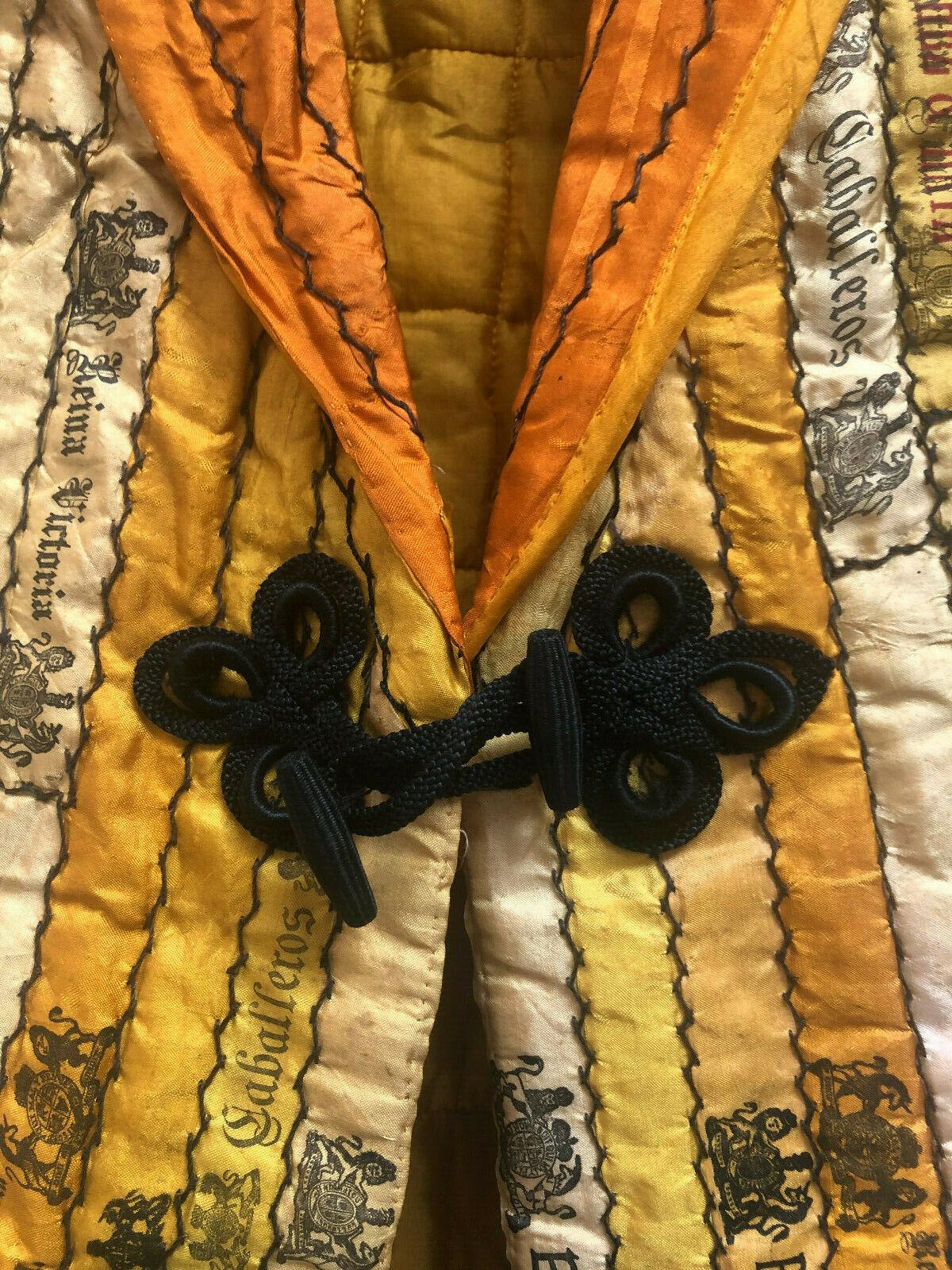 Vintage-1940s-Novelty-Patchwork-Jacket-Silk-Cigar-Labels-_57 (2).jpg