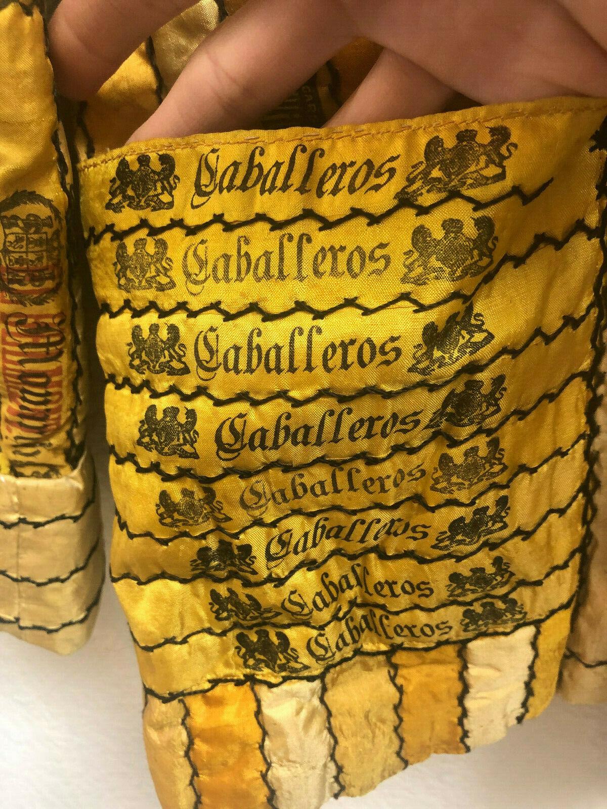 Vintage-1940s-Novelty-Patchwork-Jacket-Silk-Cigar-Labels-_57 (4).jpg