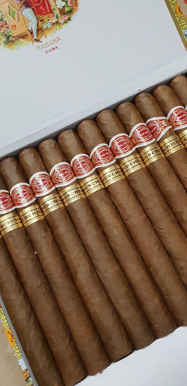 Romeo y julieta churchill CL APR 19.jpg