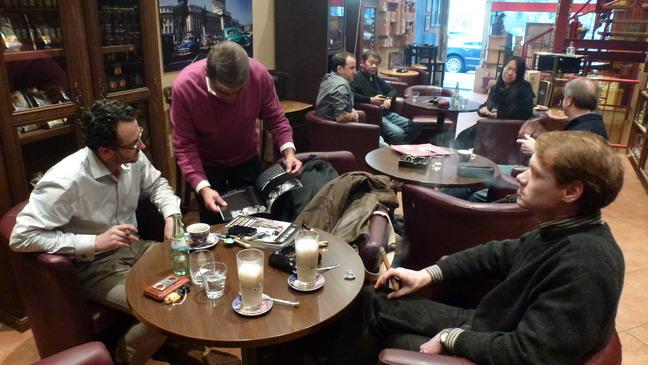 1091091449_cigarsincologne021201.jpg.961682e5edb5baa71943cf2b601cdff7.jpg