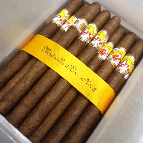 La Gloria Cubana Medaille d'Or Number 4 CL MAR 21.jpg