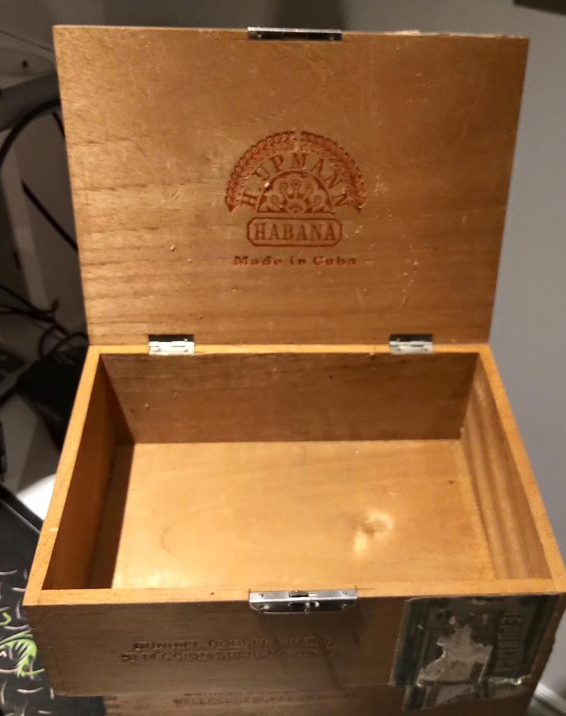Dunhill-2.jpg.dda99c73d0d2f4e3f6af0e08154cbbcf.jpg
