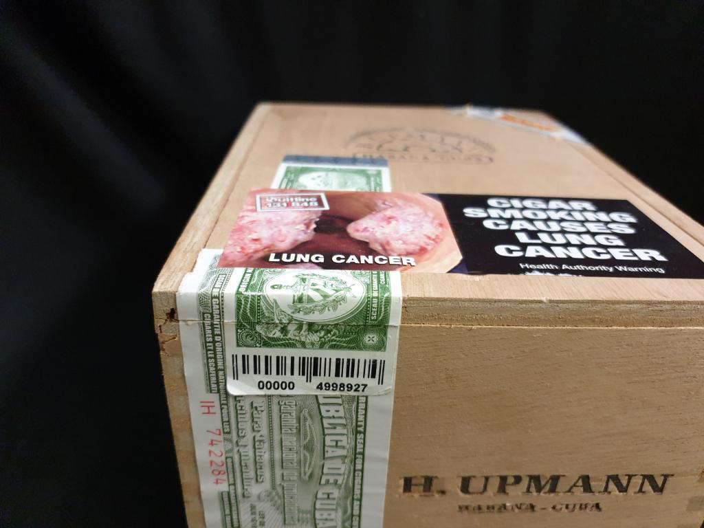 H. Upmann Magnum 50 B.jpg