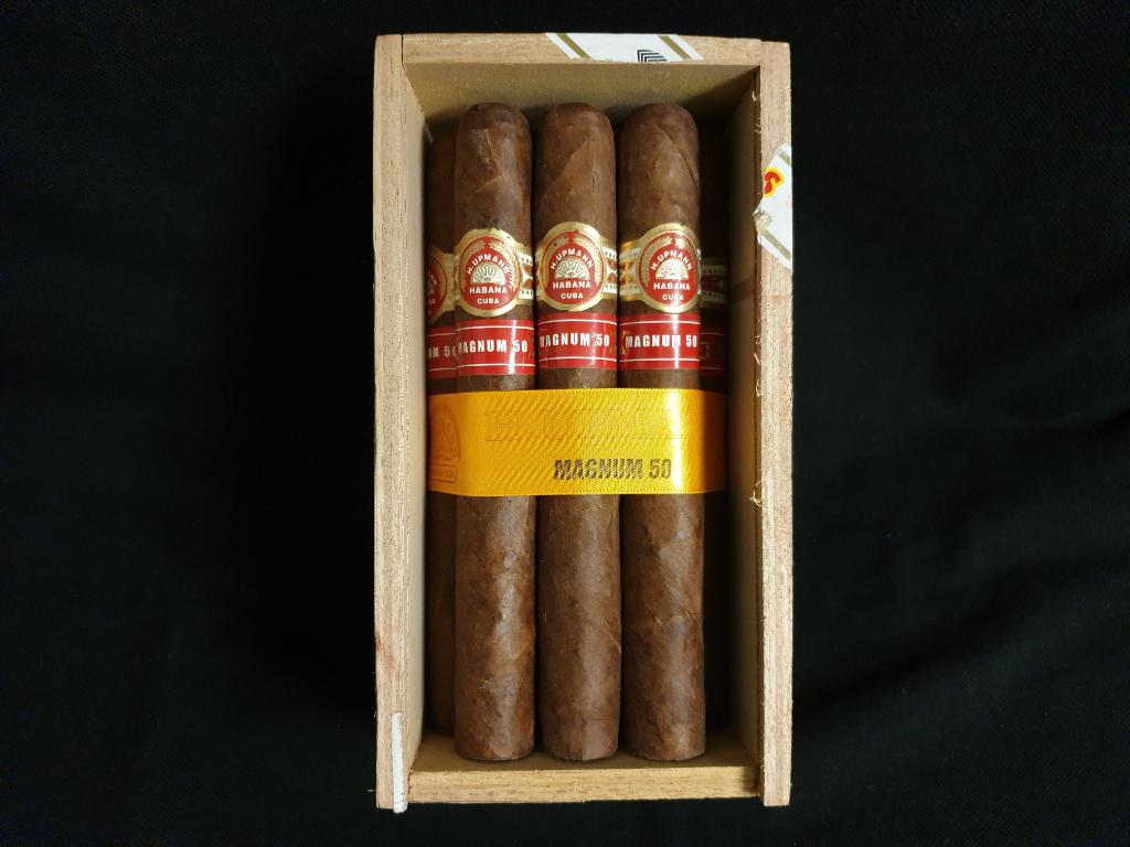 H. Upmann Magnum 50 DA1.jpg