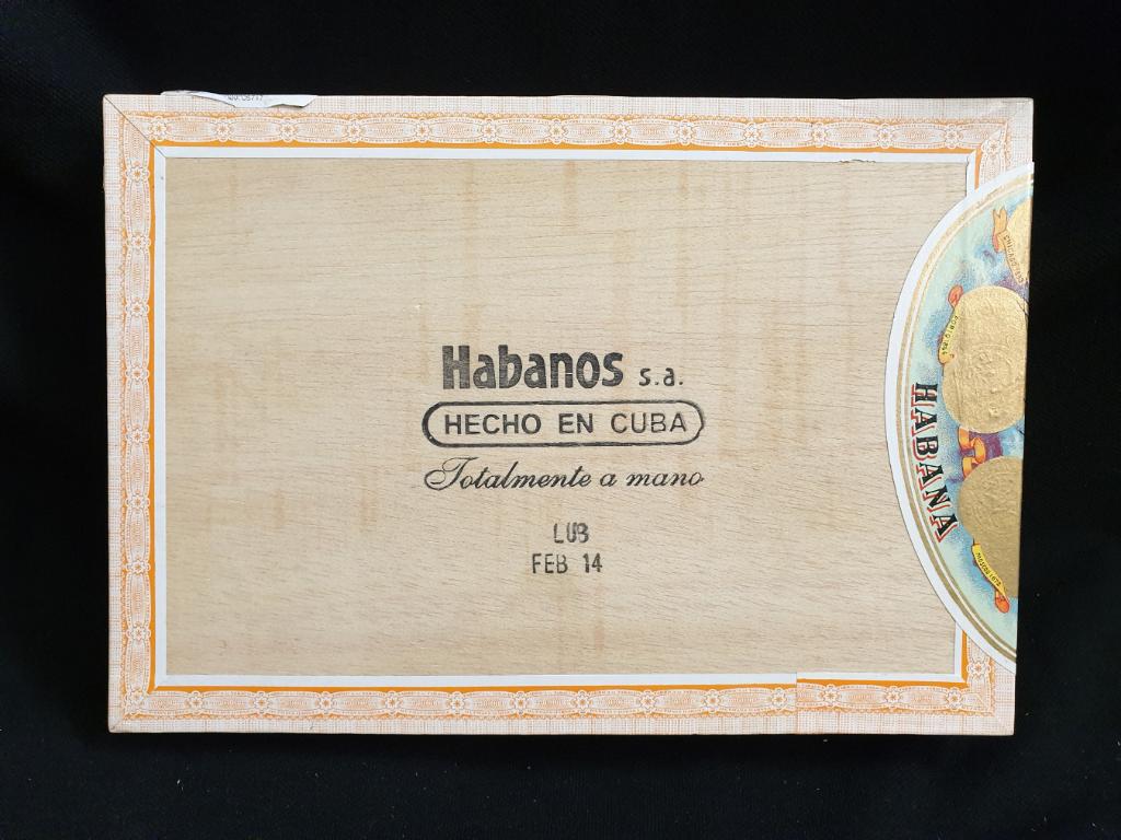 H. Upmann Royal Robusto DA 2.jpg