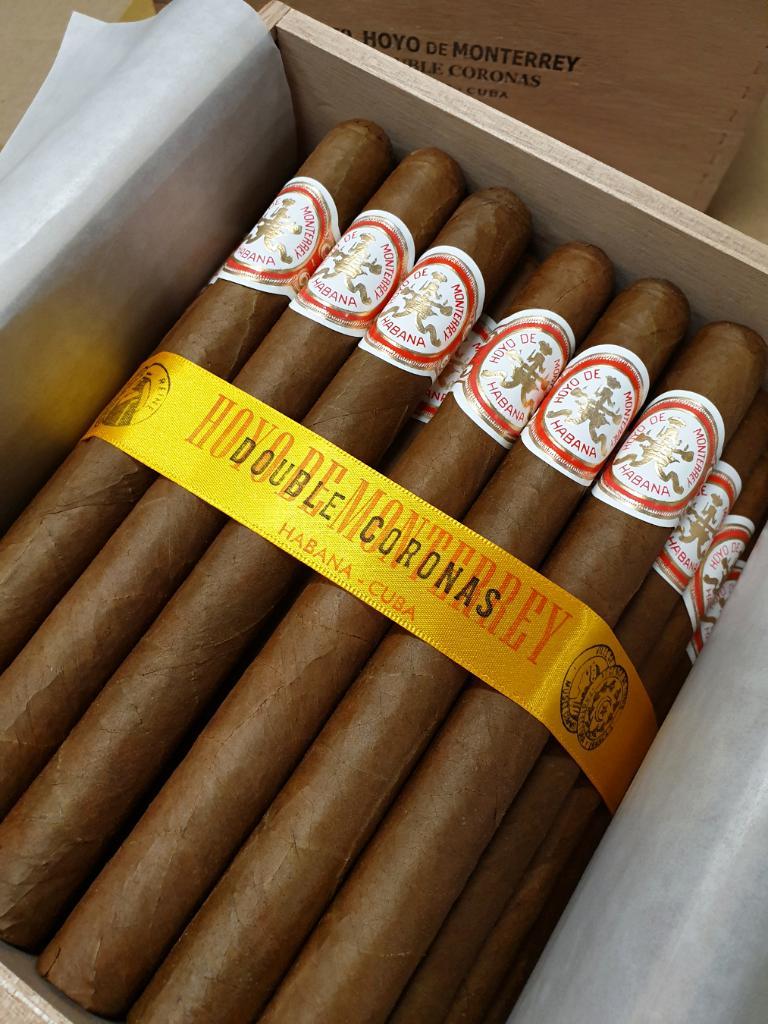 Hoyo De Monterrey Double corona 50 cab HQ (2).jpg