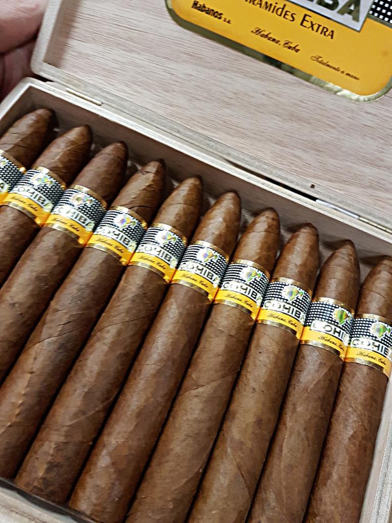 cohiba Piramide Extra PSP APR 18.jpg