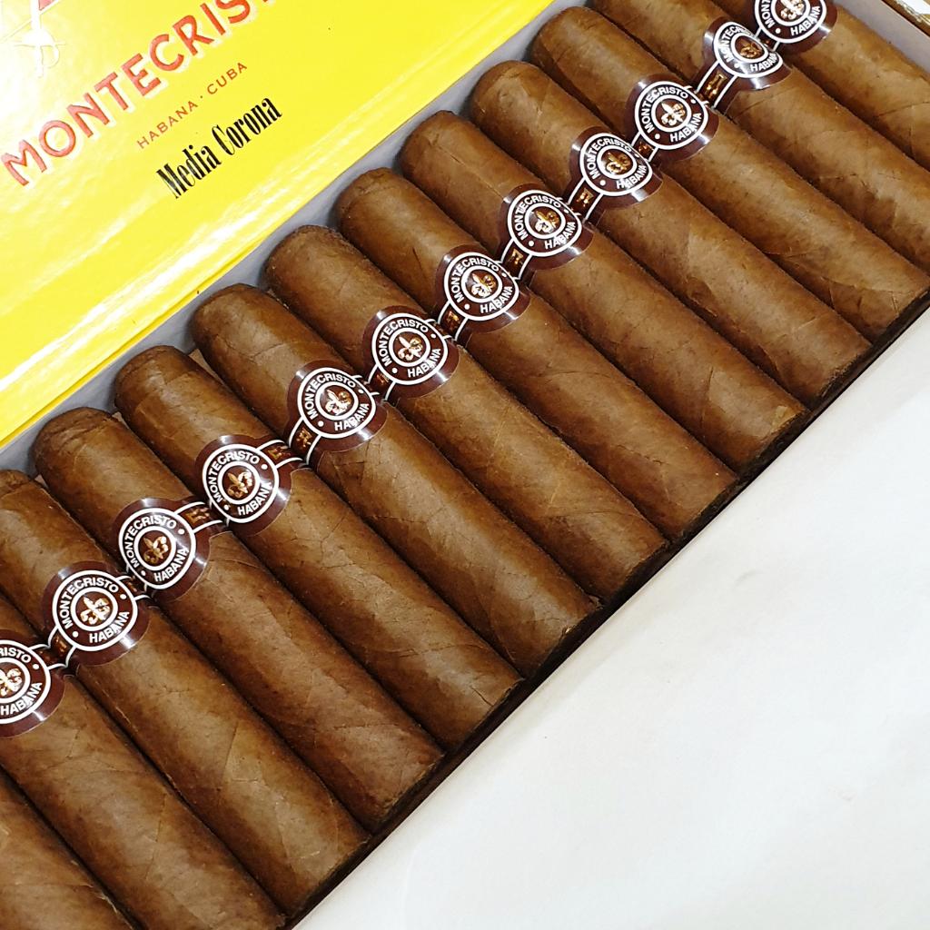 Montecristo Media corona JUN  21.jpg