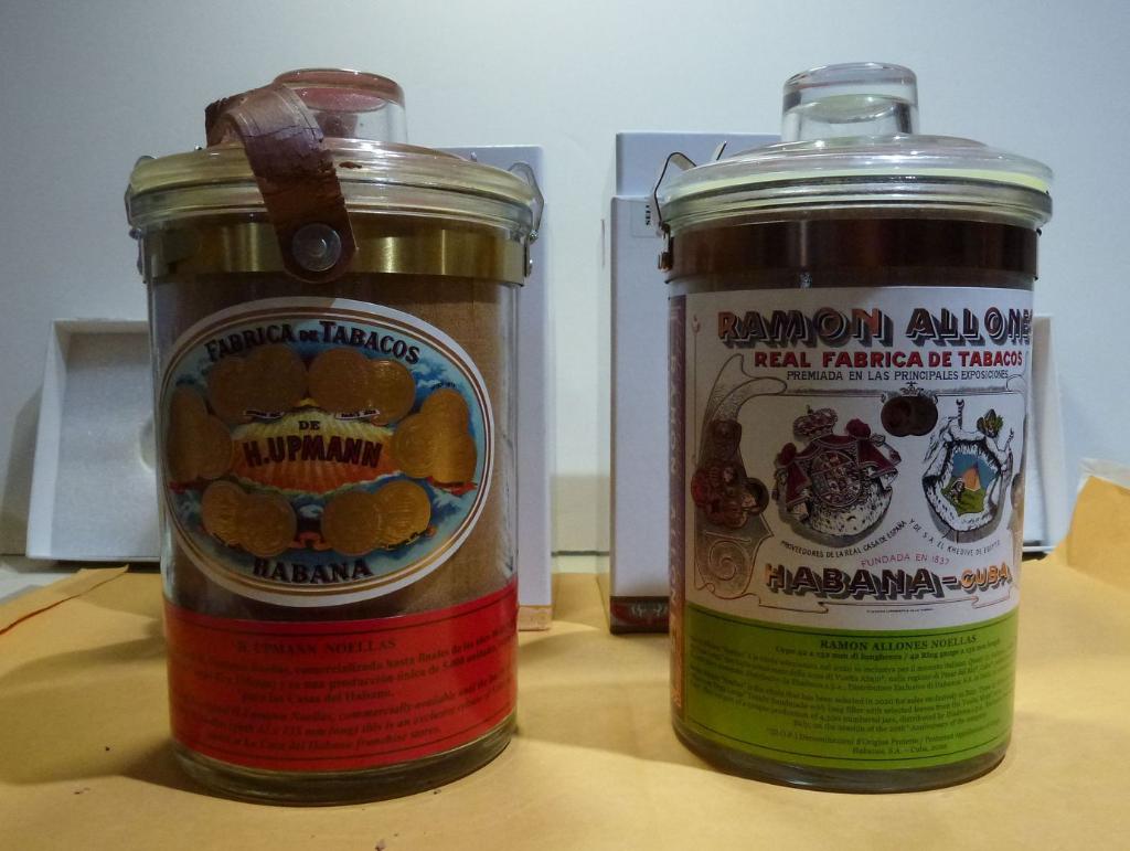RA_HU-Noellas005.jpg.cf939160644968897eb7fb1e7ef66ee4.jpg